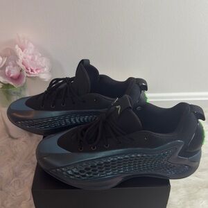 ADIDAS Anthony Edwards 1 low. Size:10.5men Like new w/tags, green laces & box